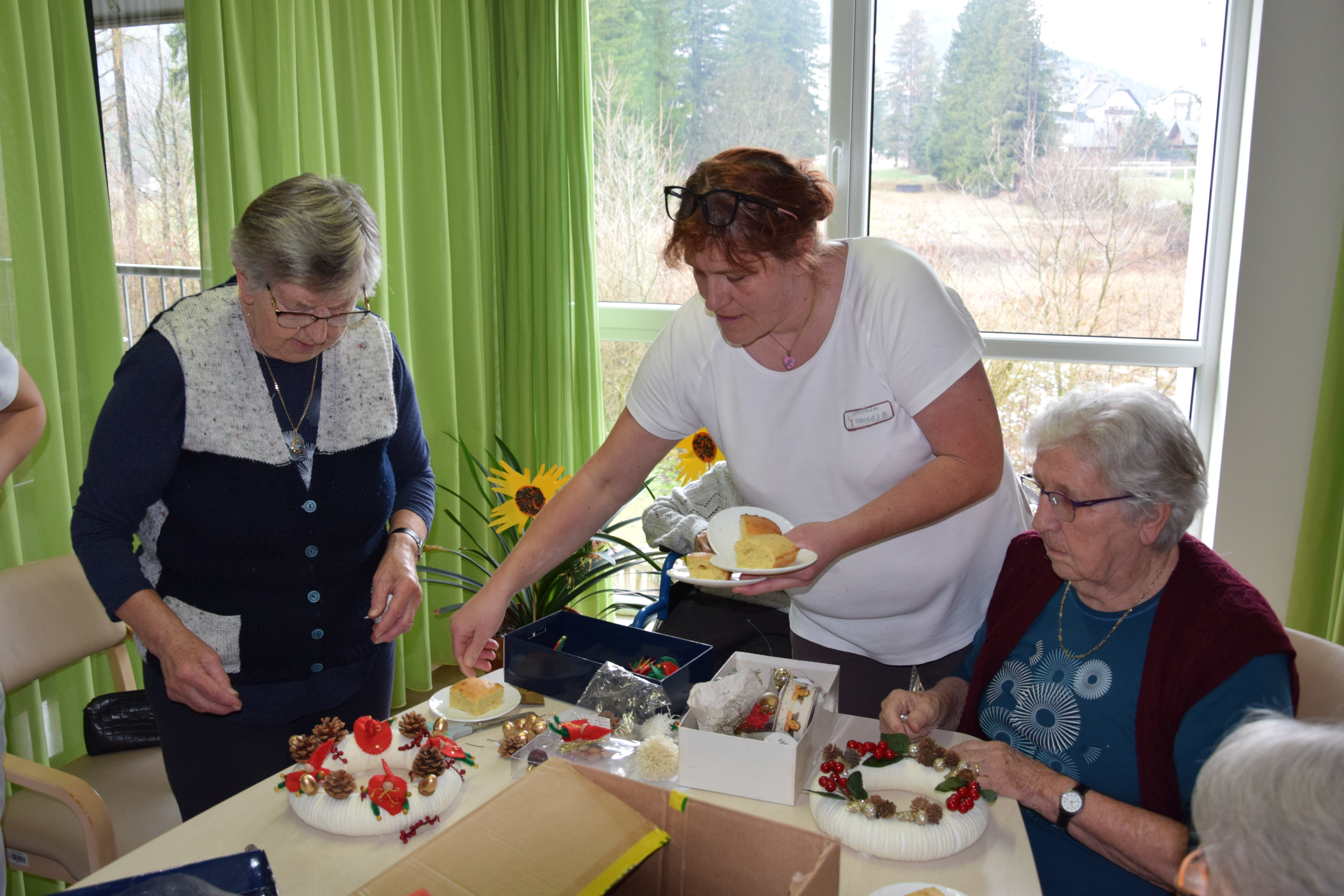 Kreativna delavnica: Izdelava adventnih vencev na skupini Deseti brat