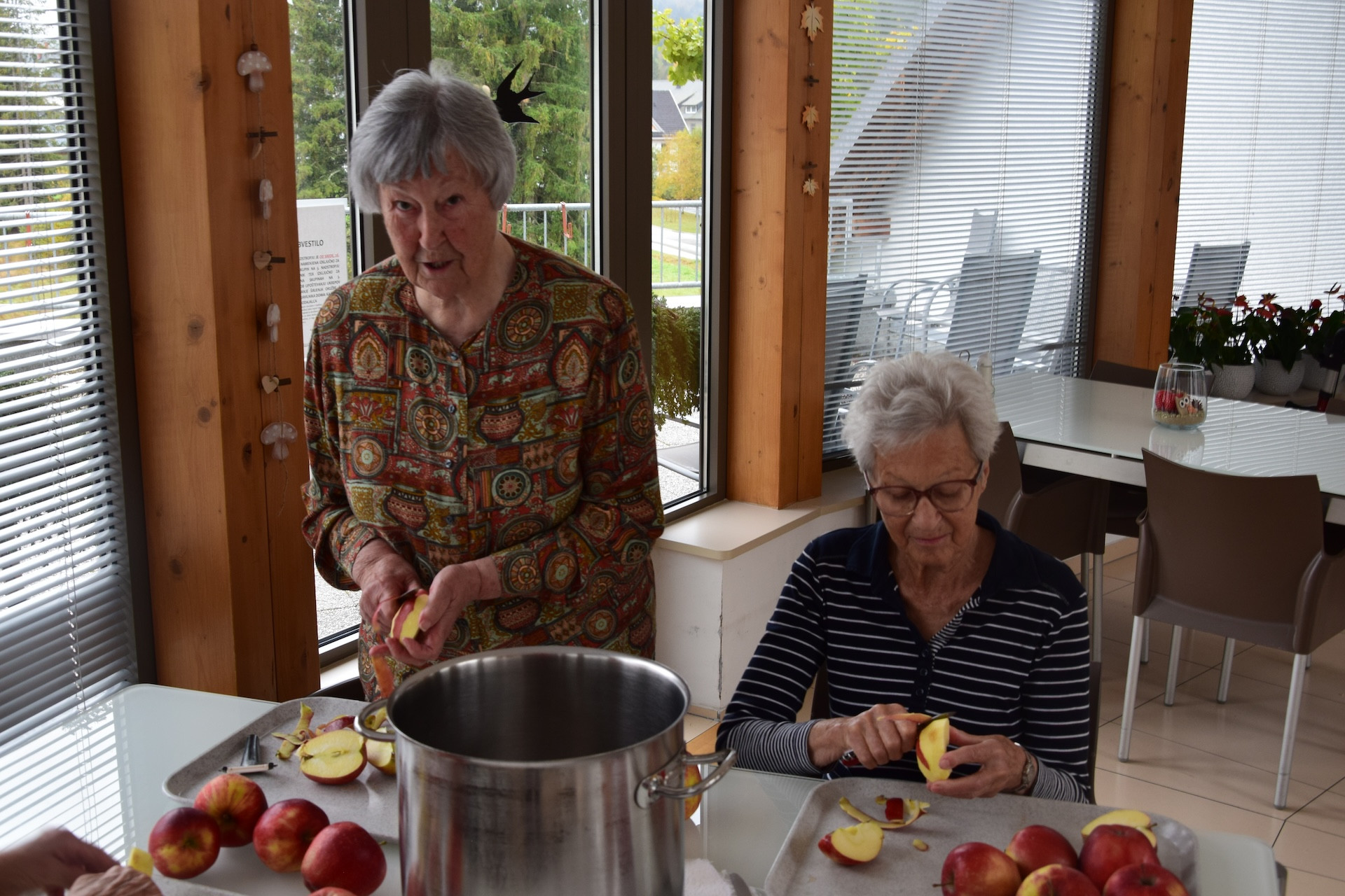Kuhamo marmelado na skupini Na svoji zemlji