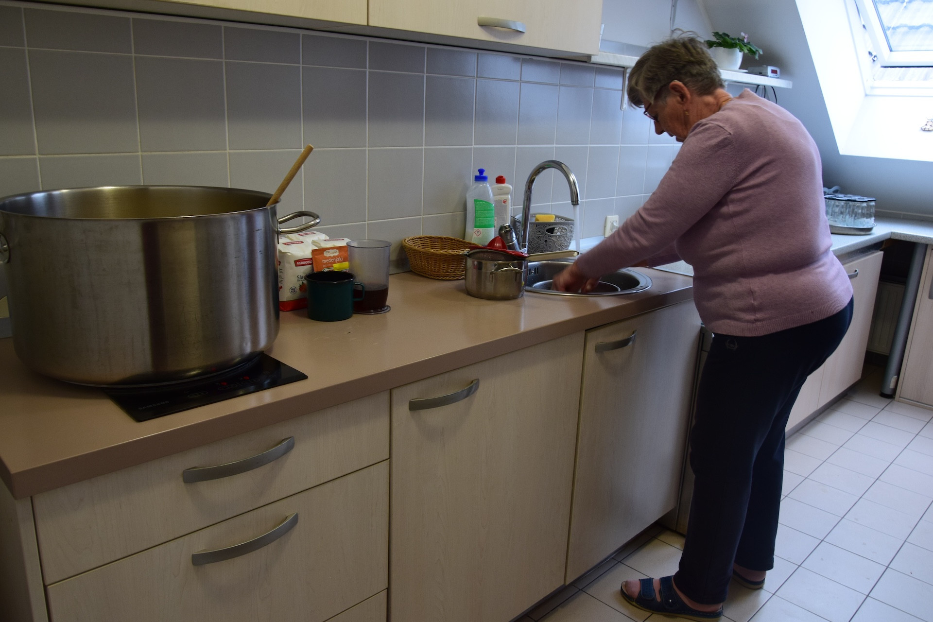 Kuhamo marmelado na skupini Na svoji zemlji