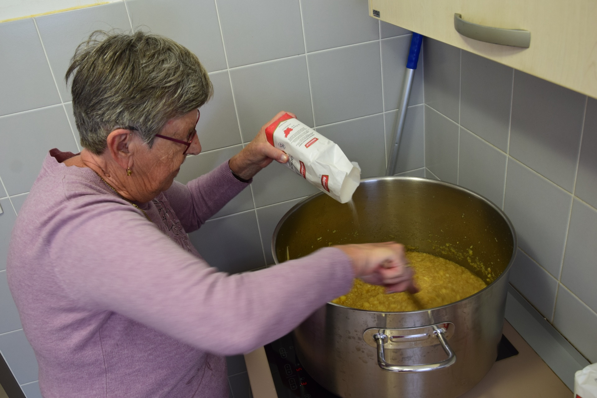 Kuhamo marmelado na skupini Na svoji zemlji