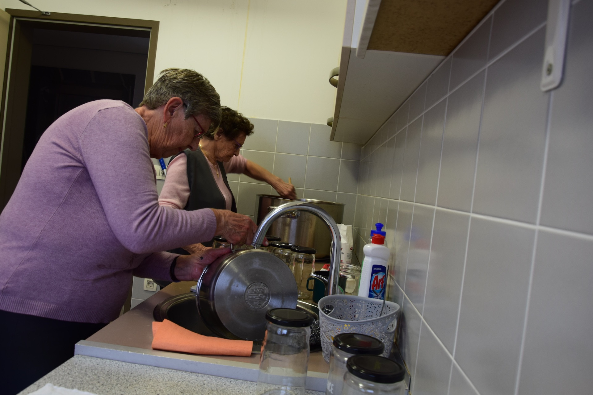 Kuhamo marmelado na skupini Na svoji zemlji