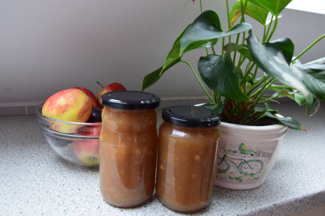 Kuhamo marmelado na skupini Na svoji zemlji