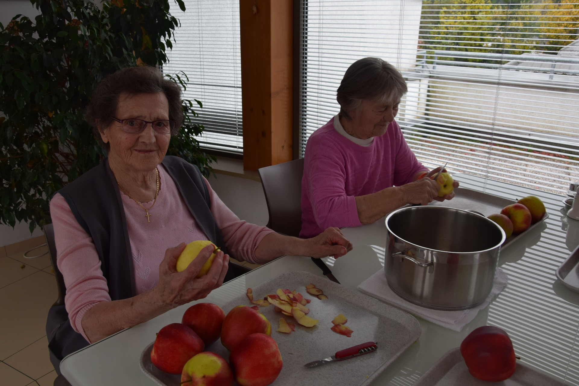 Kuhamo marmelado na skupini Na svoji zemlji