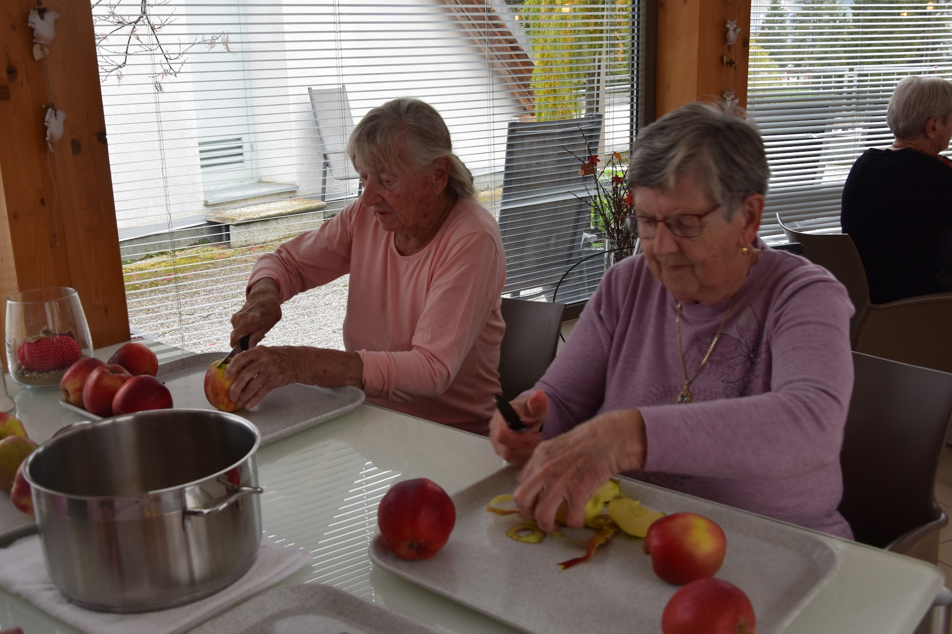 Kuhamo marmelado na skupini Na svoji zemlji