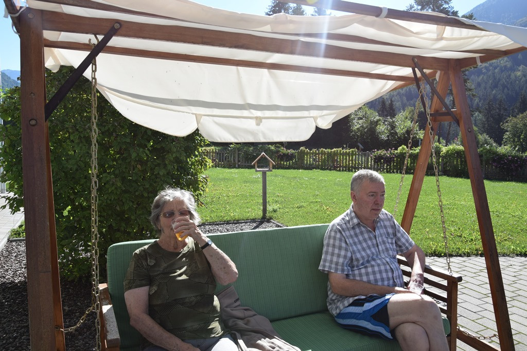 Marnjanje pr’ kofet v Viharniku