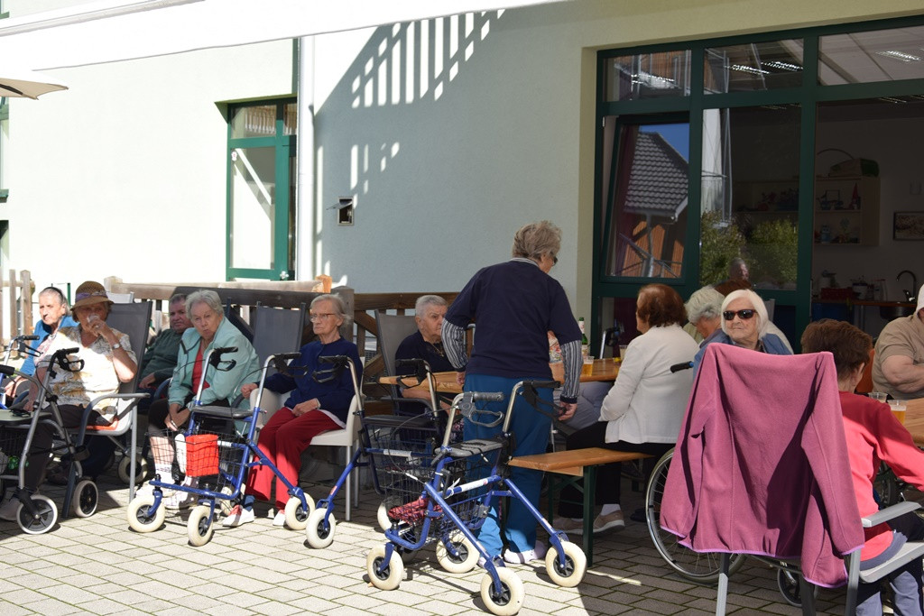 Marnjanje pr’ kofet v Viharniku