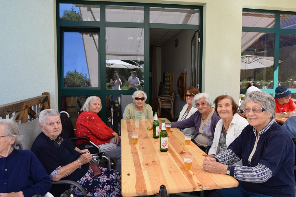 Marnjanje pr’ kofet v Viharniku