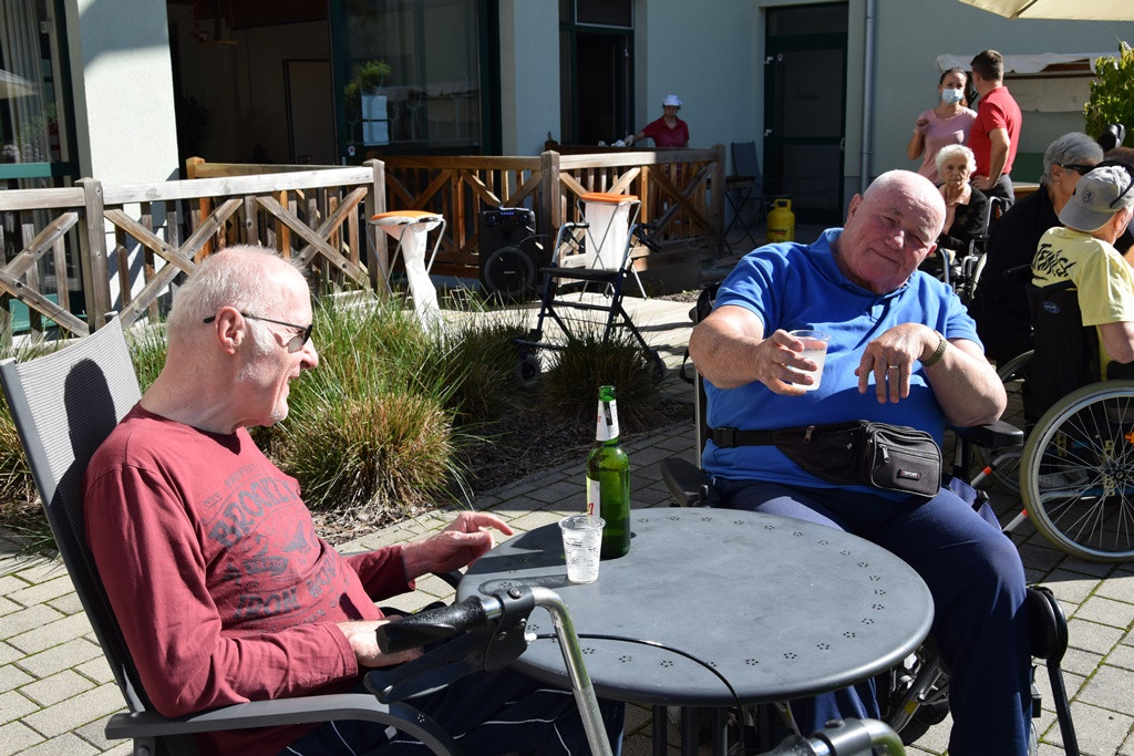 Marnjanje pr’ kofet v Viharniku