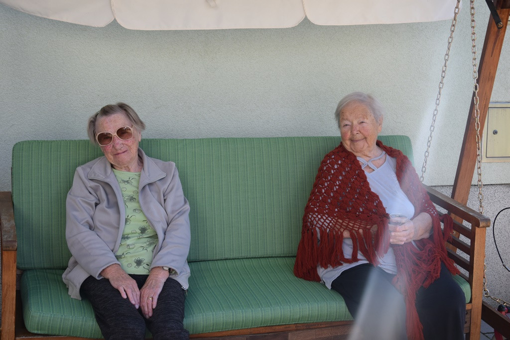 Marnjanje pr’ kofet v Viharniku