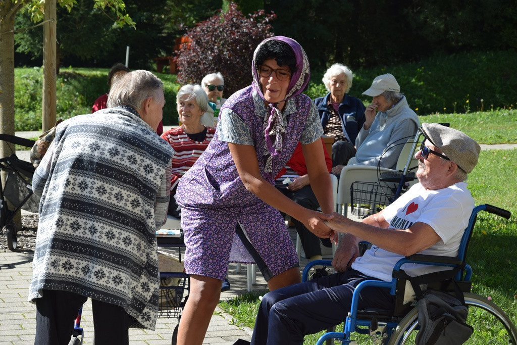 Marnjanje pr’ kofet v Viharniku