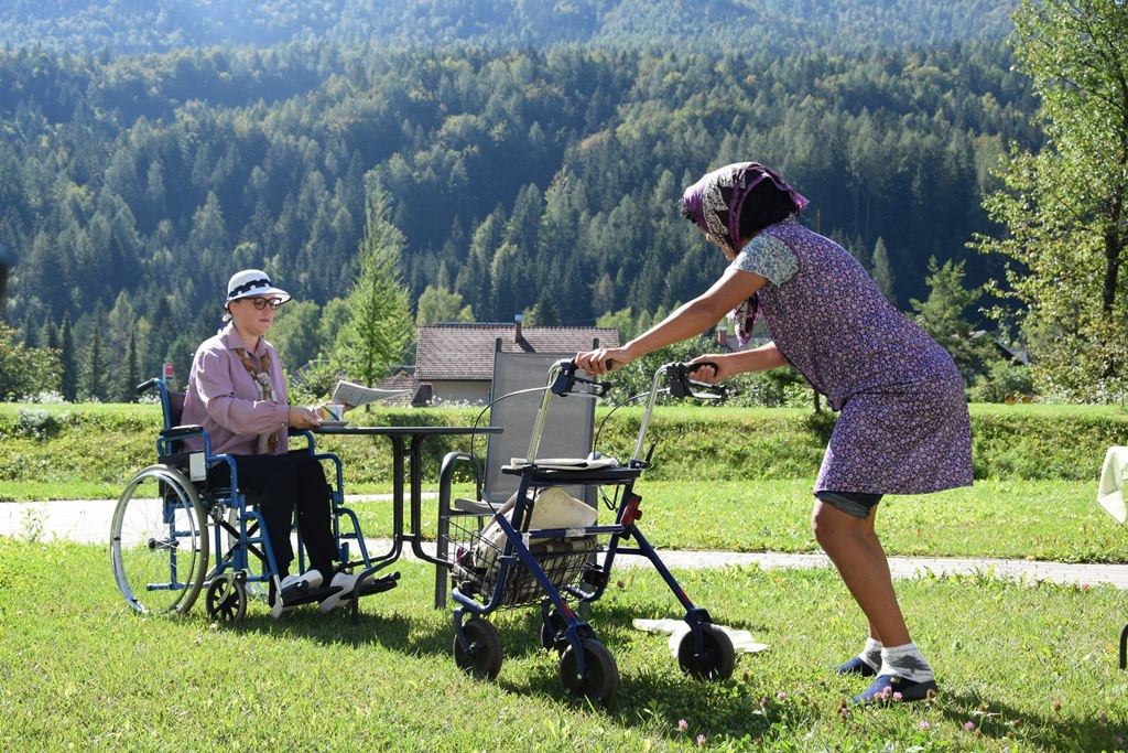 Marnjanje pr’ kofet v Viharniku