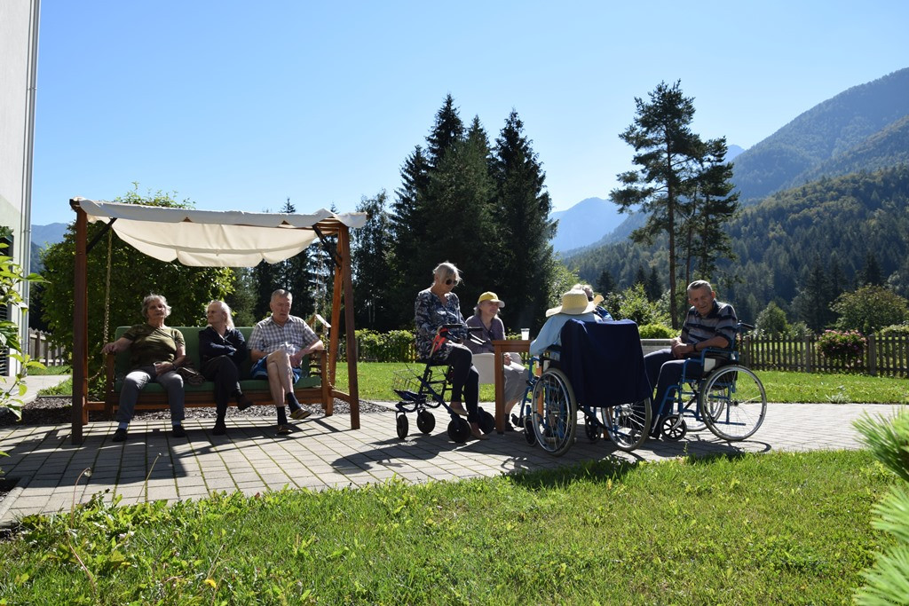 Marnjanje pr’ kofet v Viharniku