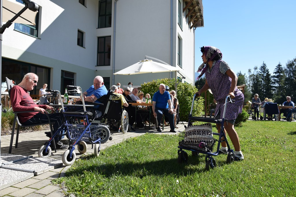 Marnjanje pr’ kofet v Viharniku