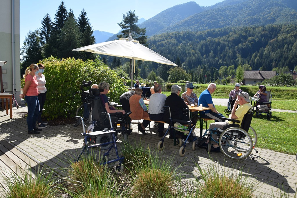 Marnjanje pr’ kofet v Viharniku