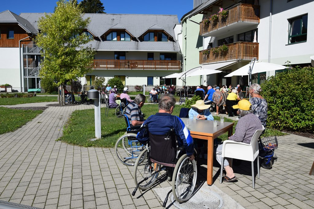 Marnjanje pr’ kofet v Viharniku