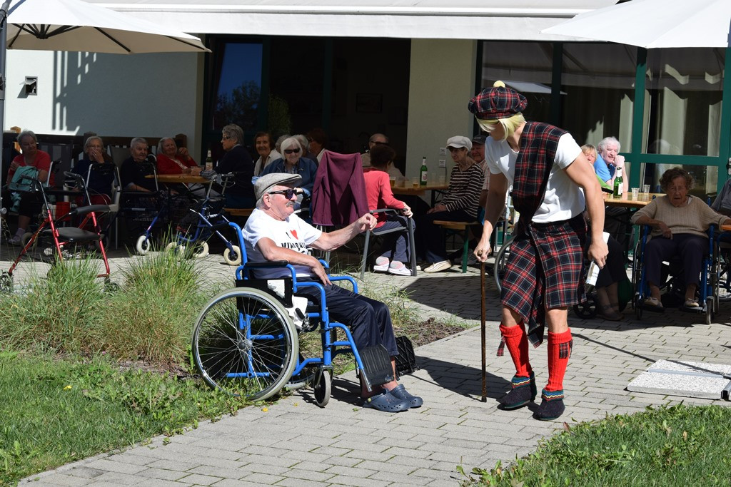 Marnjanje pr’ kofet v Viharniku