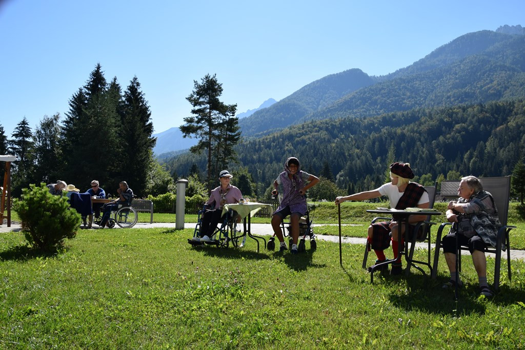 Marnjanje pr’ kofet v Viharniku