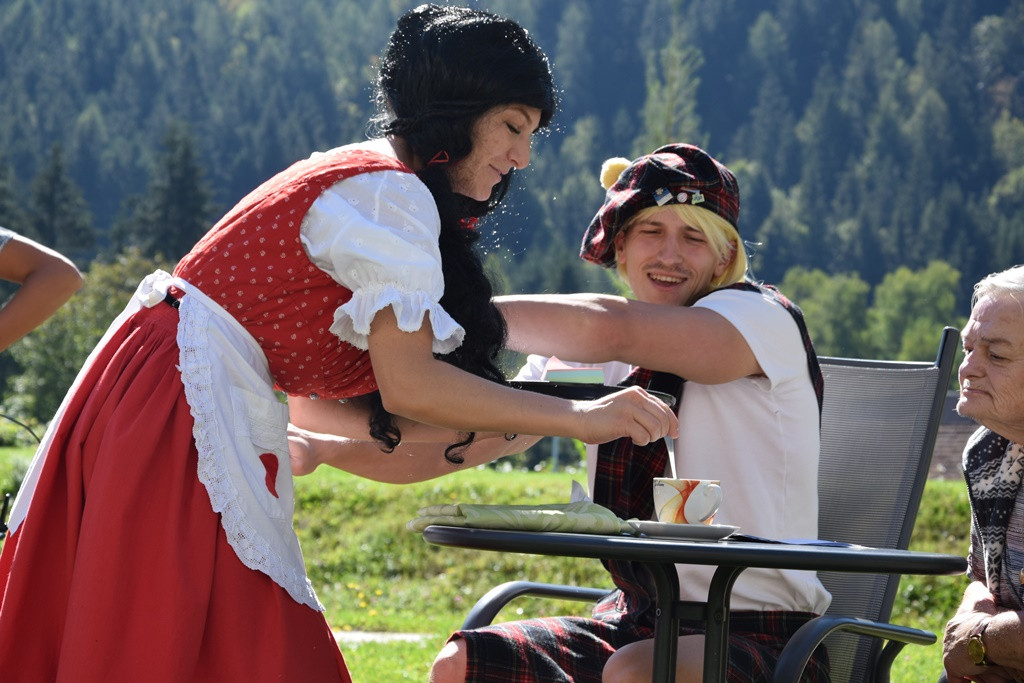 Marnjanje pr’ kofet v Viharniku