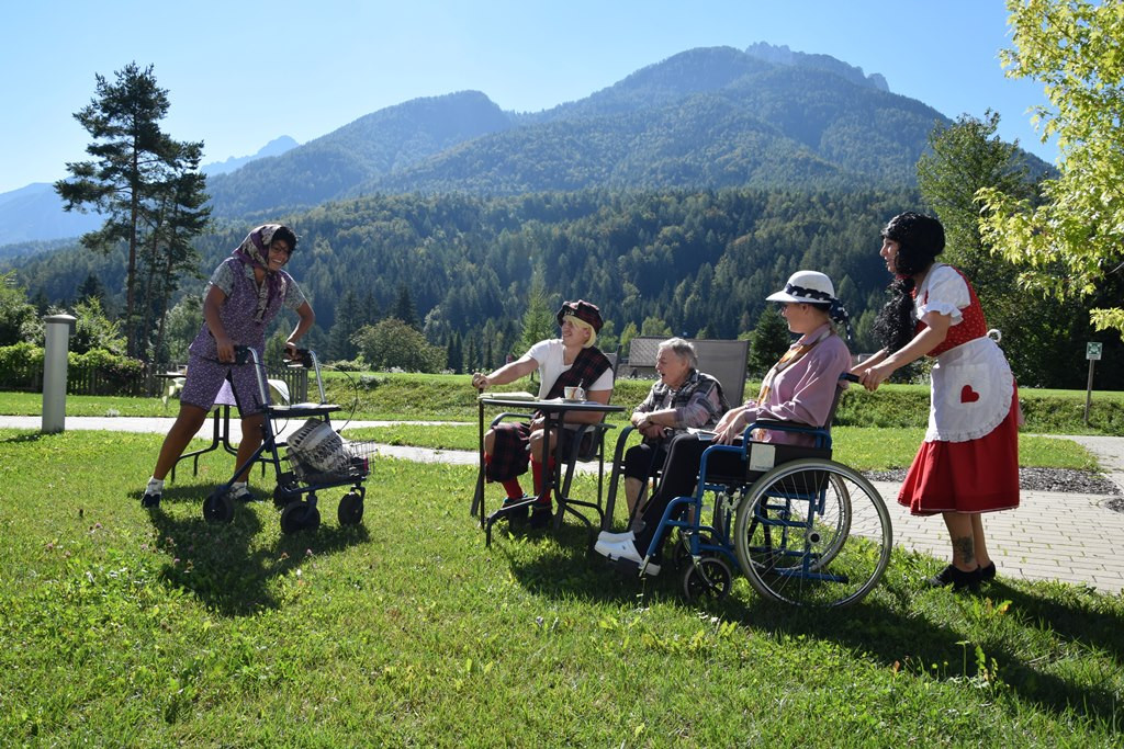 Marnjanje pr’ kofet v Viharniku