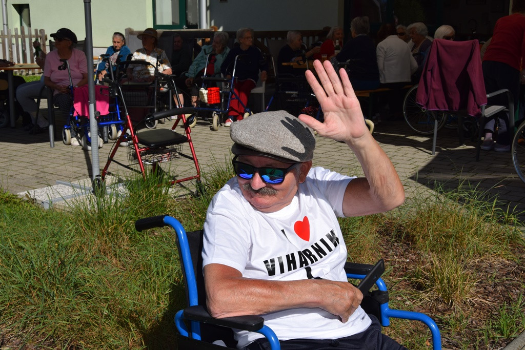 Marnjanje pr’ kofet v Viharniku