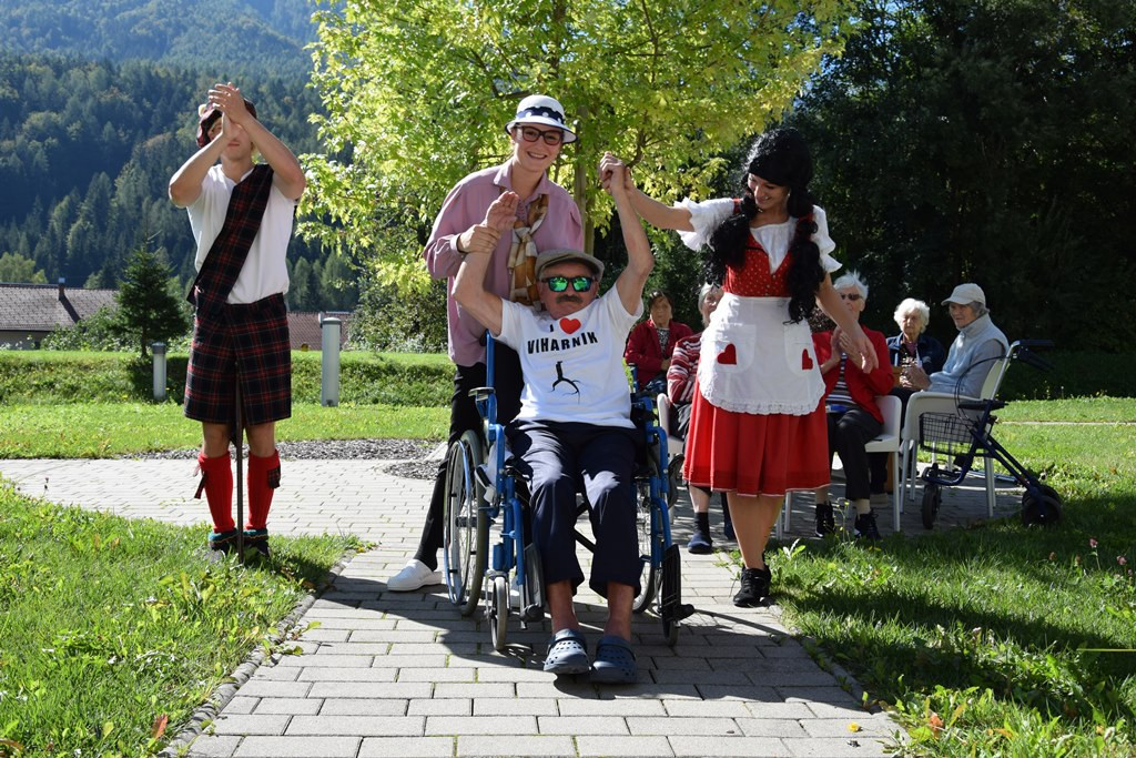 Marnjanje pr’ kofet v Viharniku