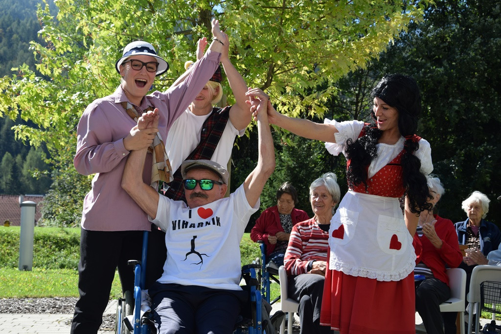 Marnjanje pr’ kofet v Viharniku