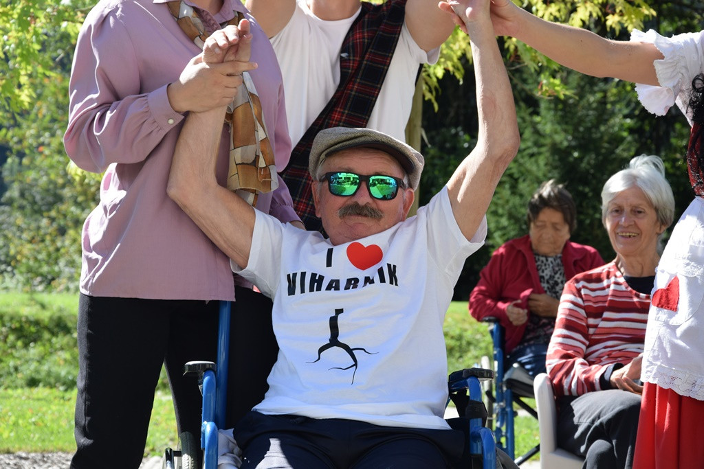 Marnjanje pr’ kofet v Viharniku