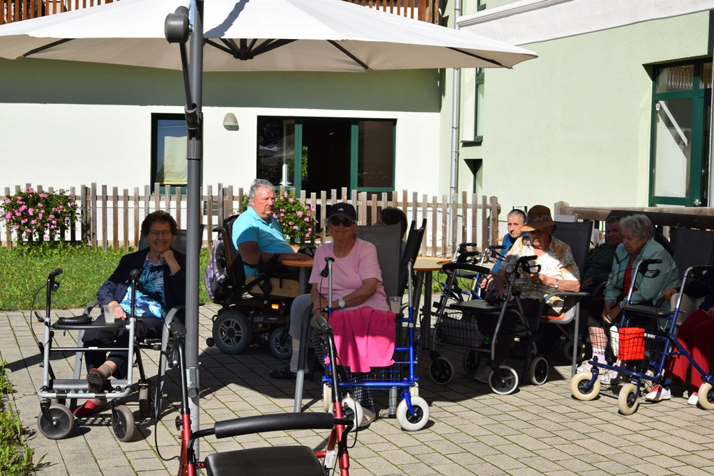 Marnjanje pr’ kofet v Viharniku