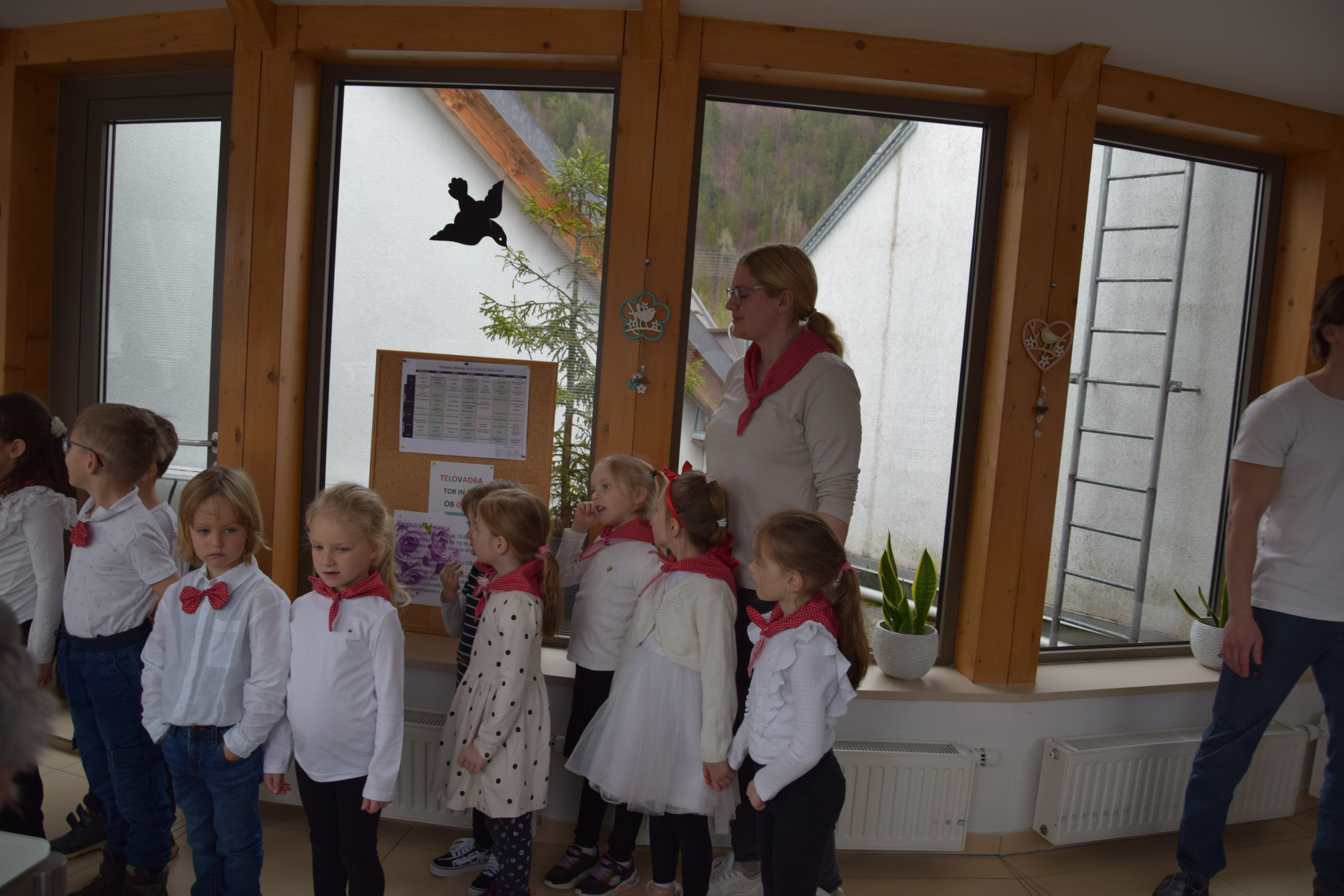 Materinski dan: Obisk otrok iz vrtca Kranjska Gora