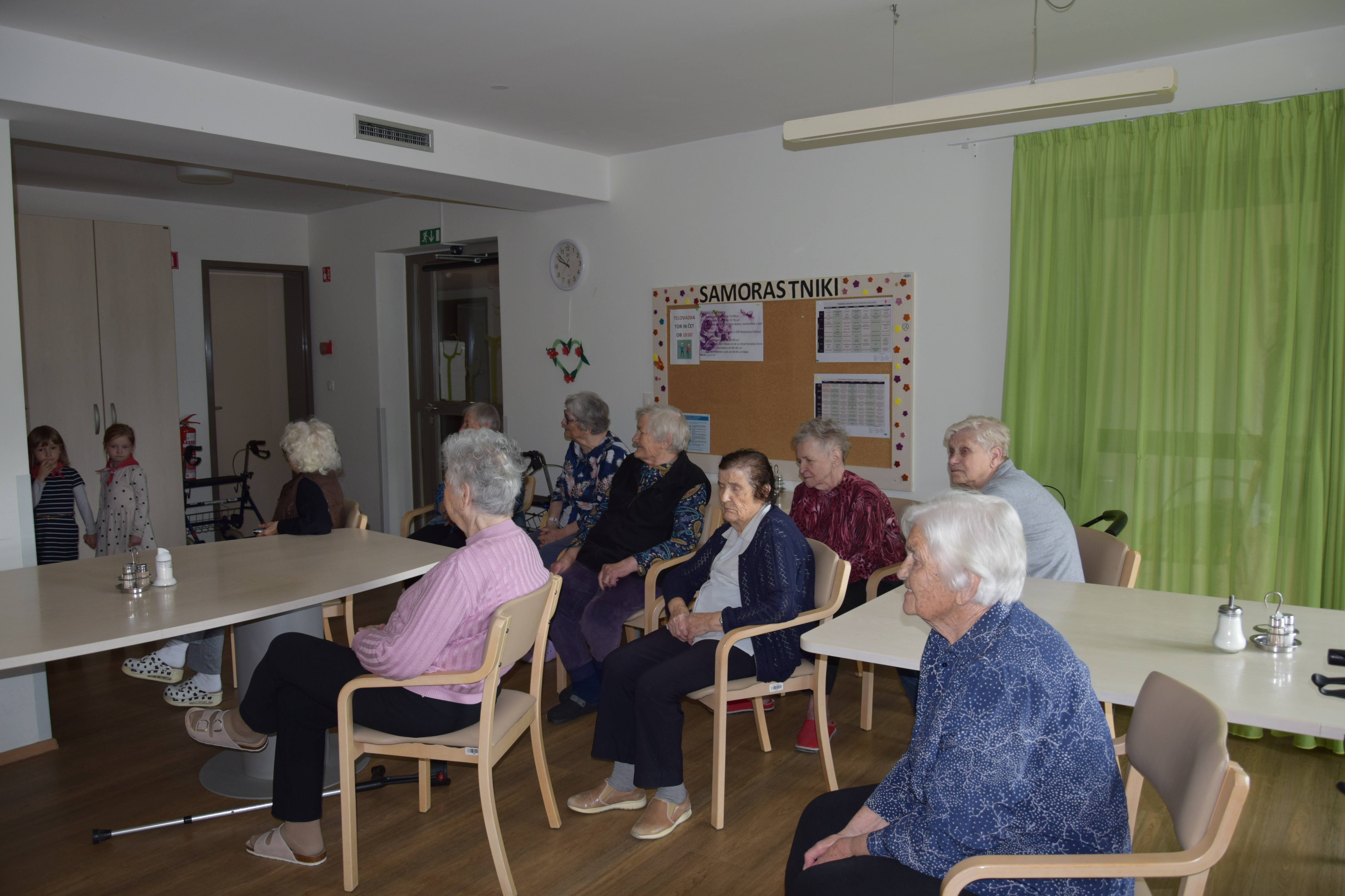 Materinski dan: Obisk otrok iz vrtca Kranjska Gora