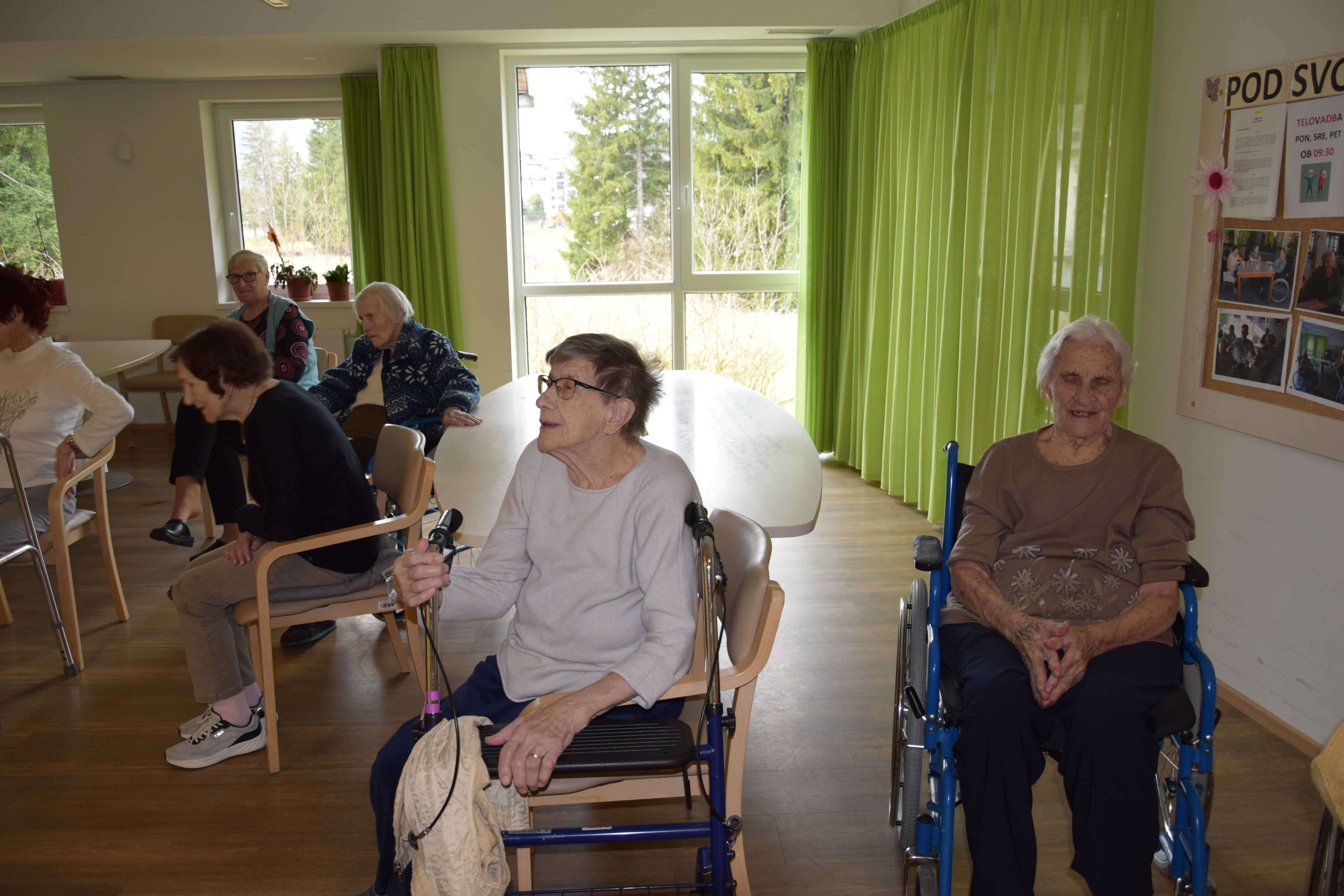 Materinski dan: Obisk otrok iz vrtca Kranjska Gora