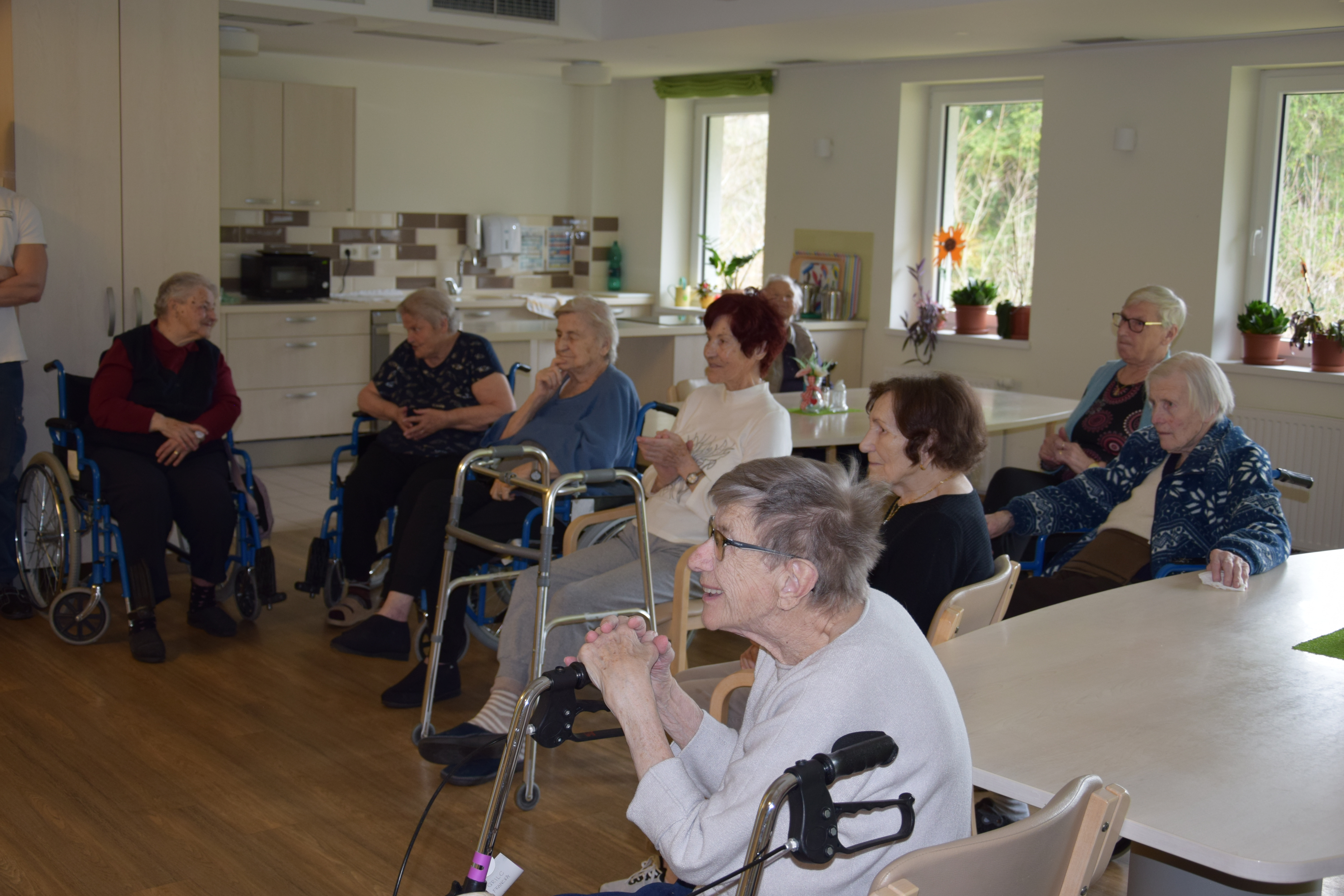 Materinski dan: Obisk otrok iz vrtca Kranjska Gora