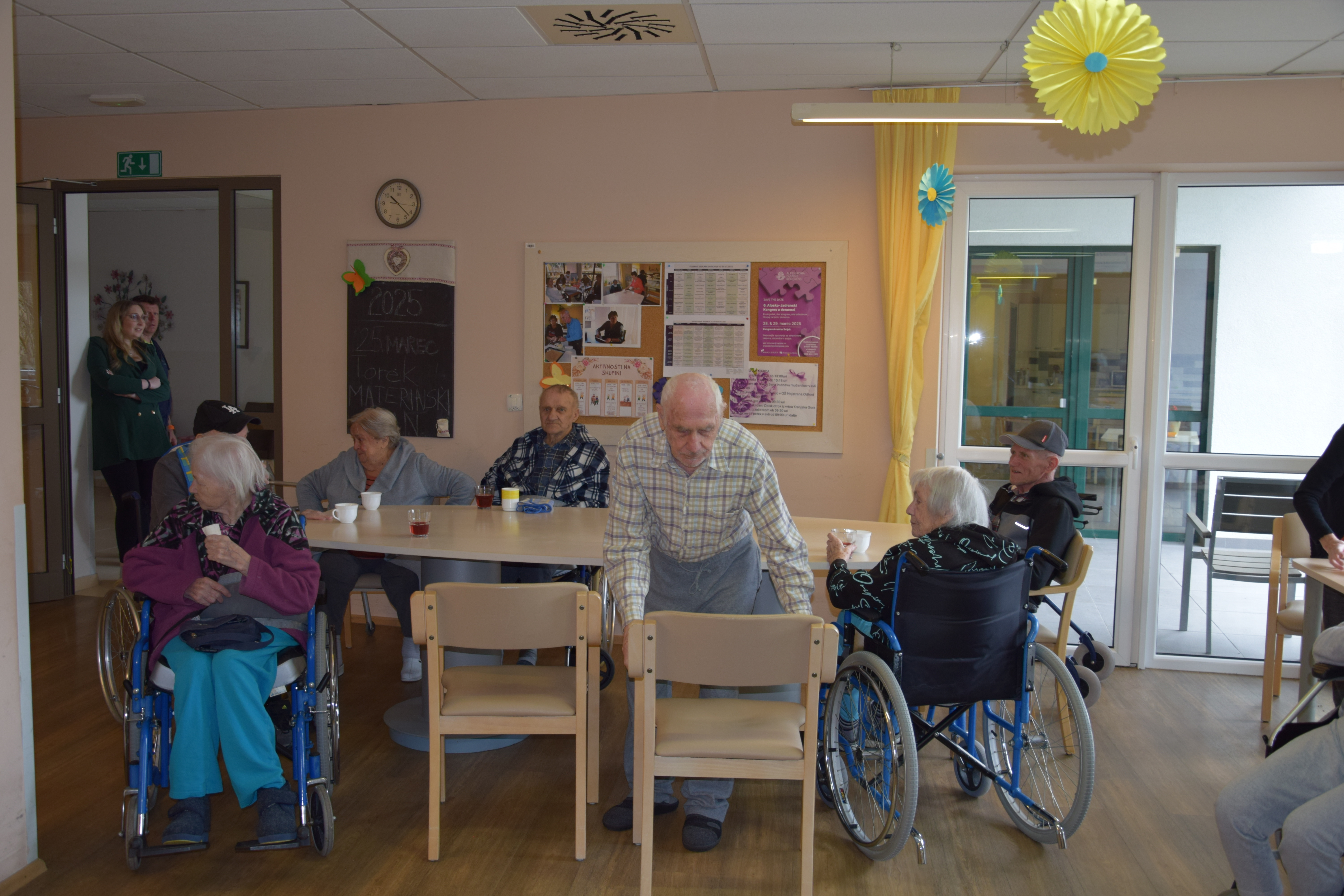 Materinski dan: Obisk otrok iz vrtca Kranjska Gora