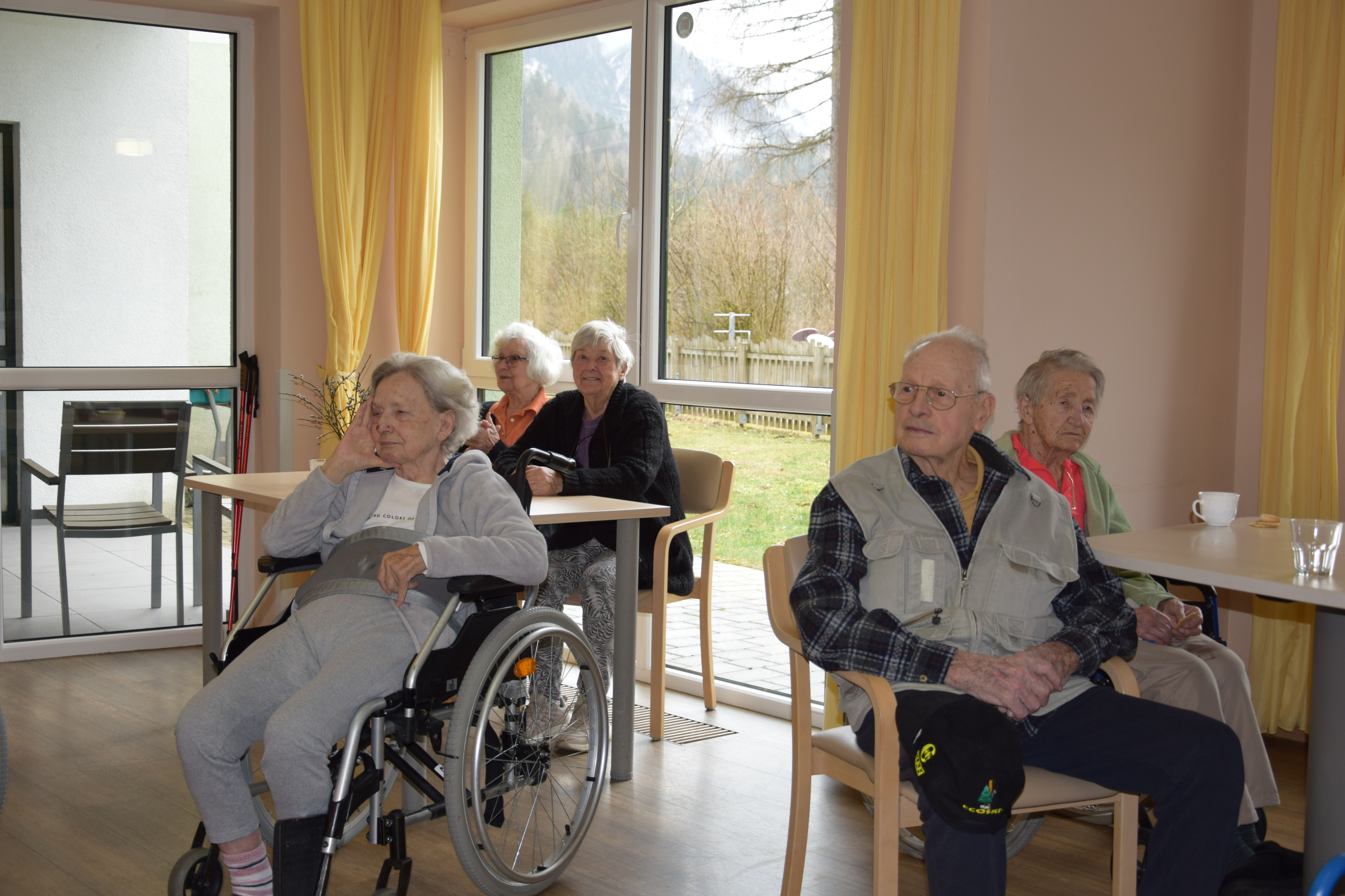 Materinski dan: Obisk otrok iz vrtca Kranjska Gora