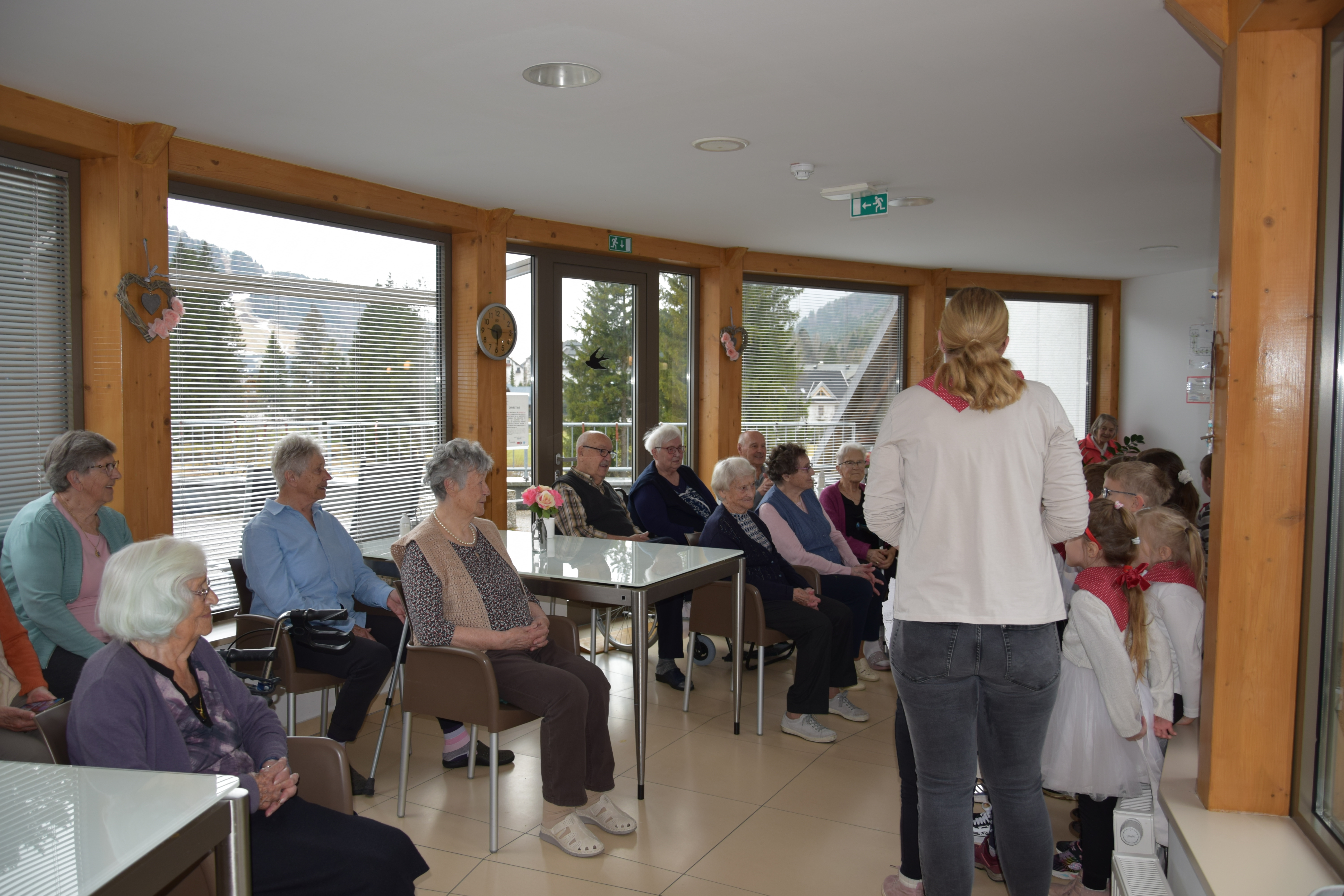 Materinski dan: Obisk otrok iz vrtca Kranjska Gora