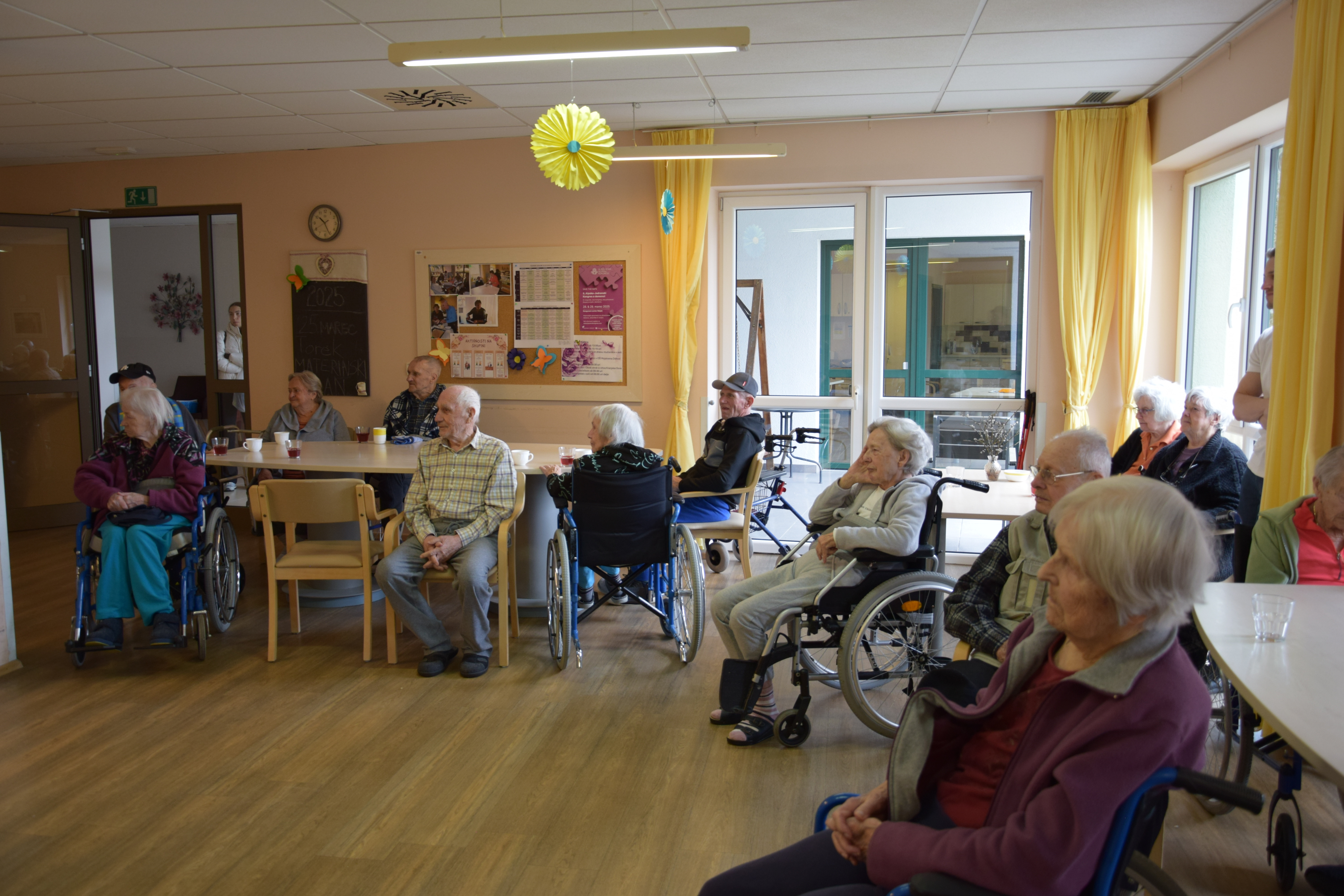 Materinski dan: Obisk otrok iz vrtca Kranjska Gora