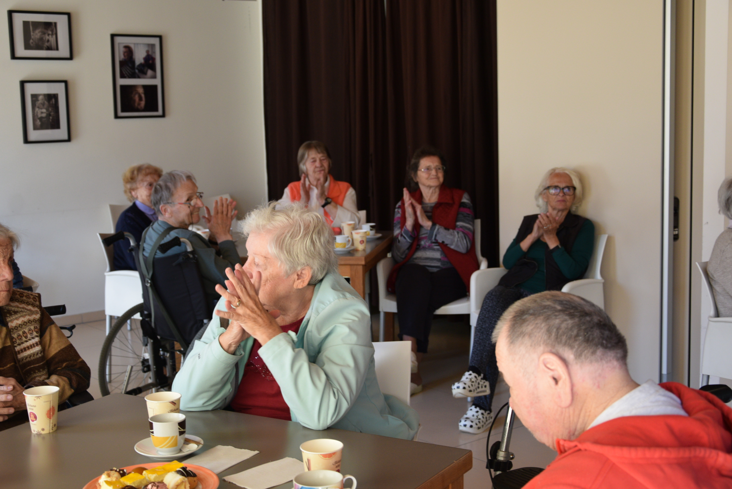 Materinski veseli petek