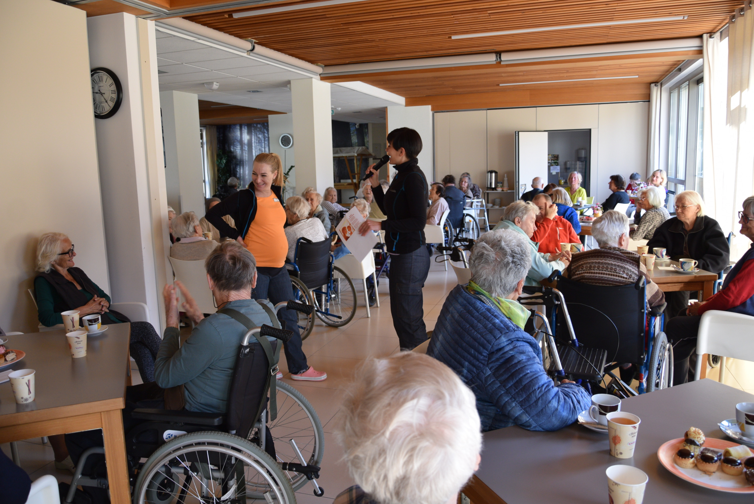 Materinski veseli petek