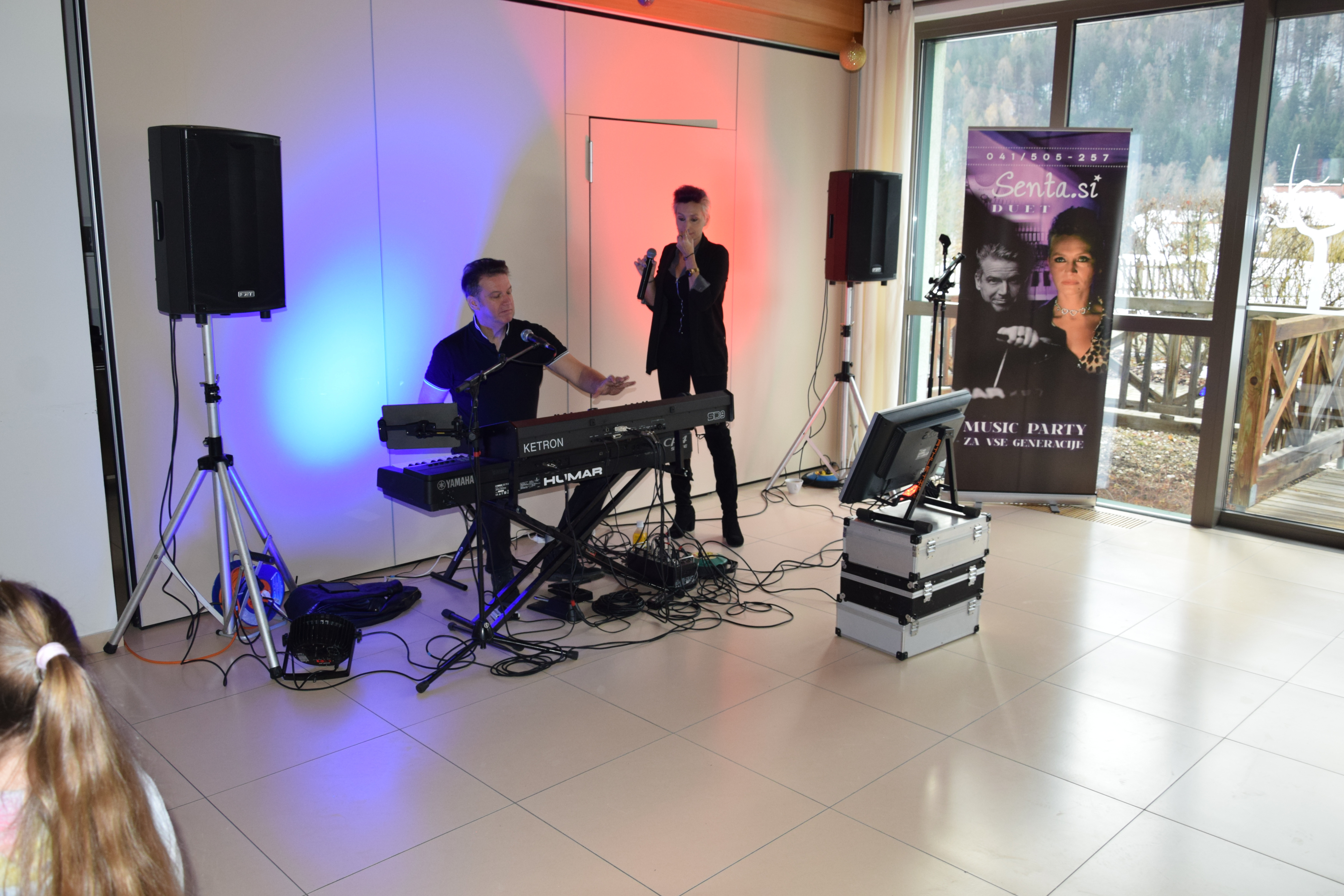 Medgeneracijska zabava v avli: Zaplešimo in zapojmo skupaj s Sento v avli