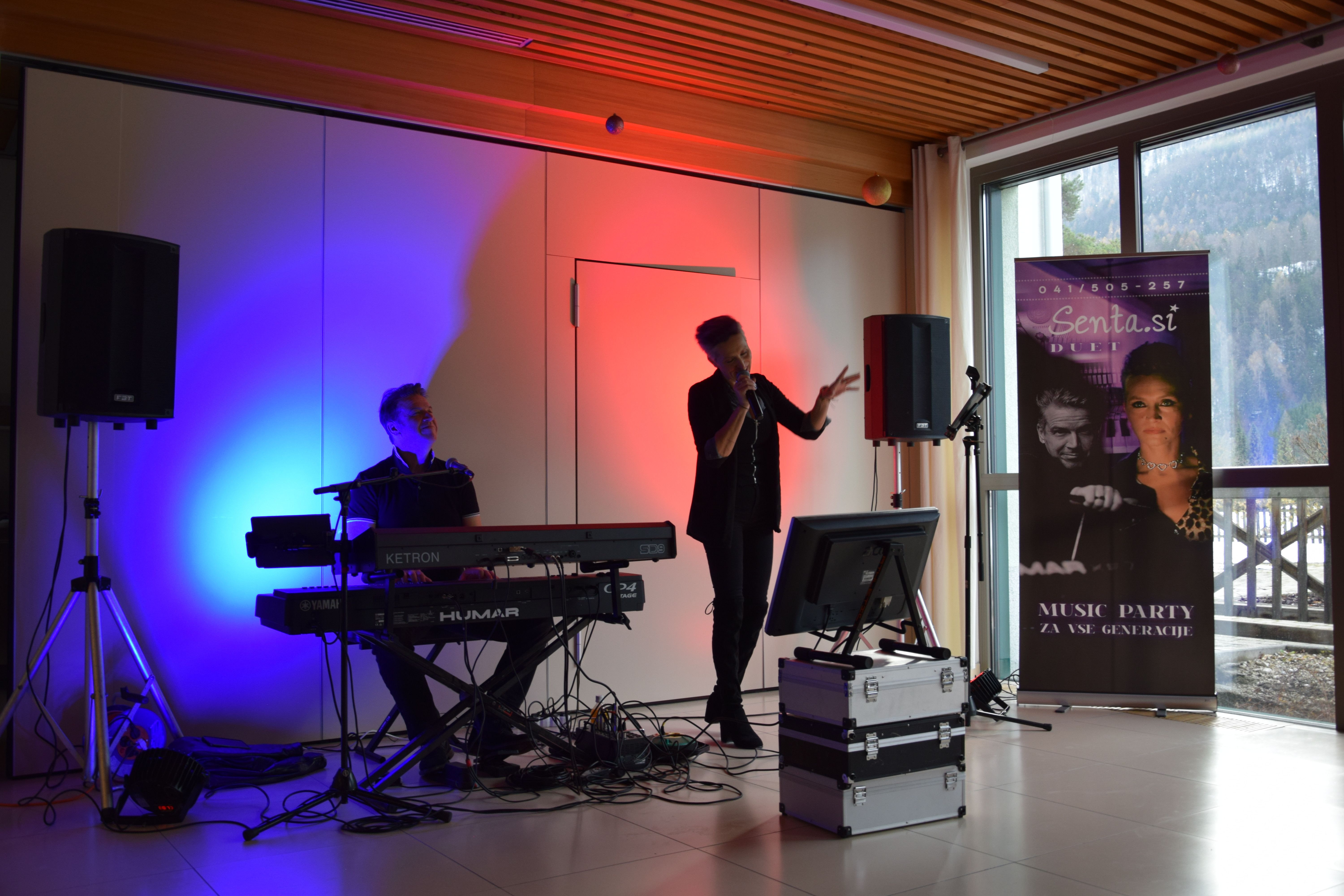 Medgeneracijska zabava v avli: Zaplešimo in zapojmo skupaj s Sento v avli