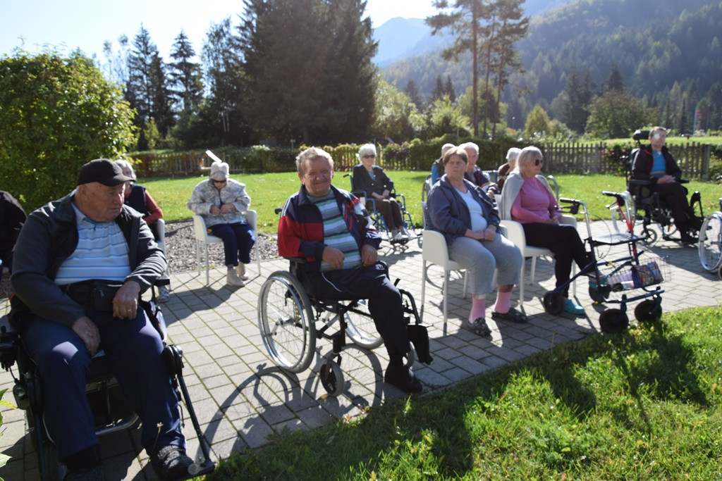 Mednarodni dan starejših v domu Viharnik