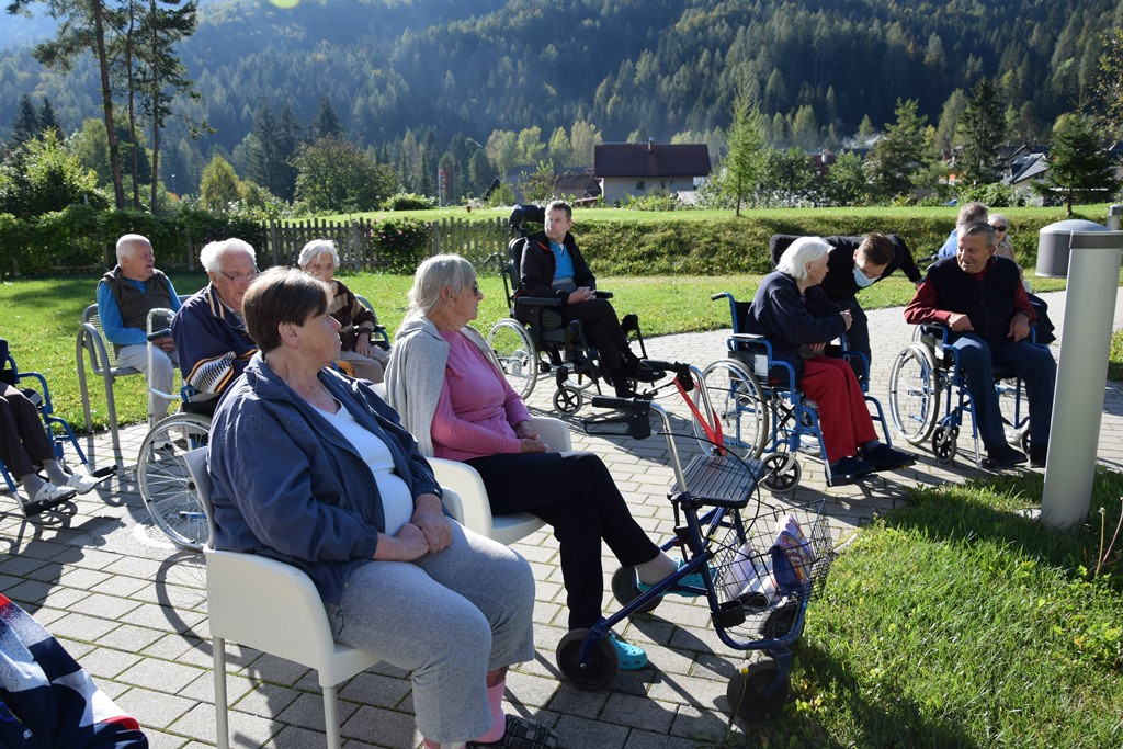 Mednarodni dan starejših v domu Viharnik