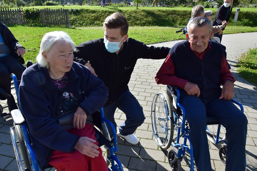 Mednarodni dan starejših v domu Viharnik