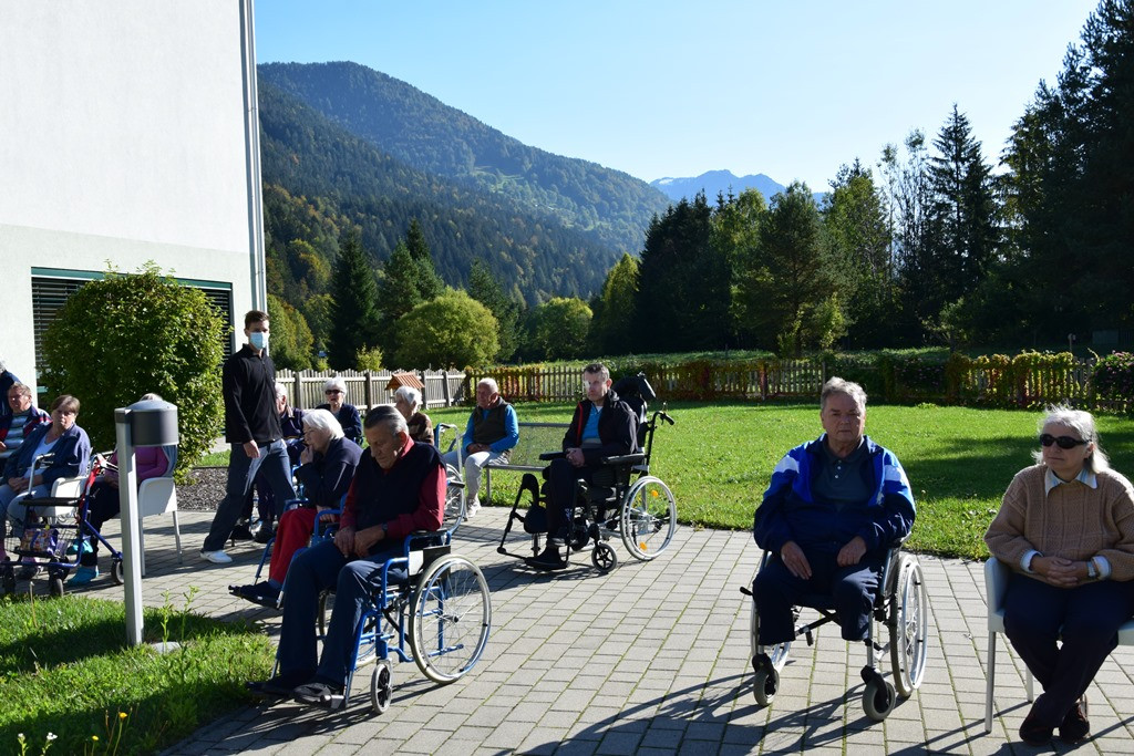 Mednarodni dan starejših v domu Viharnik