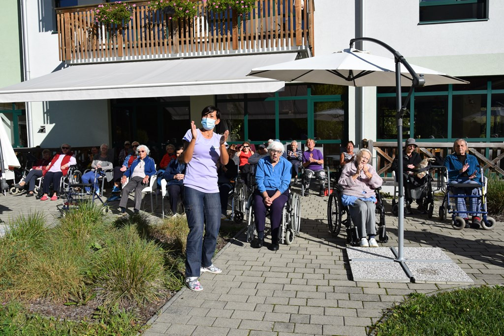 Mednarodni dan starejših v domu Viharnik