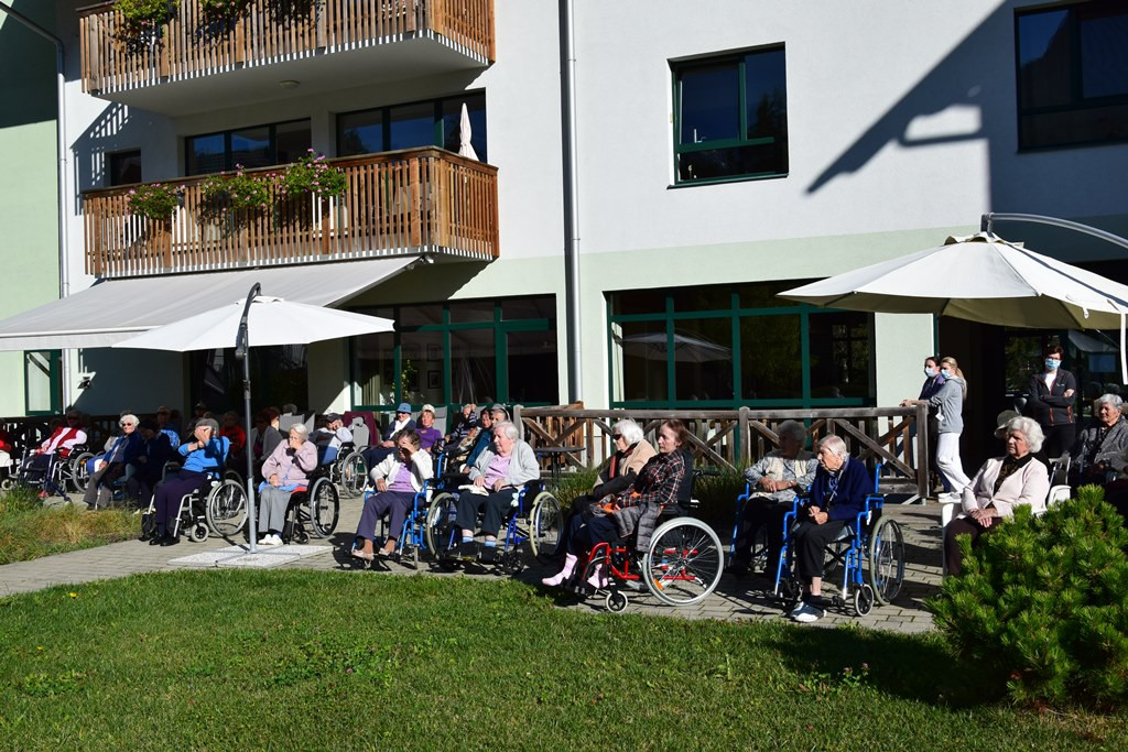 Mednarodni dan starejših v domu Viharnik