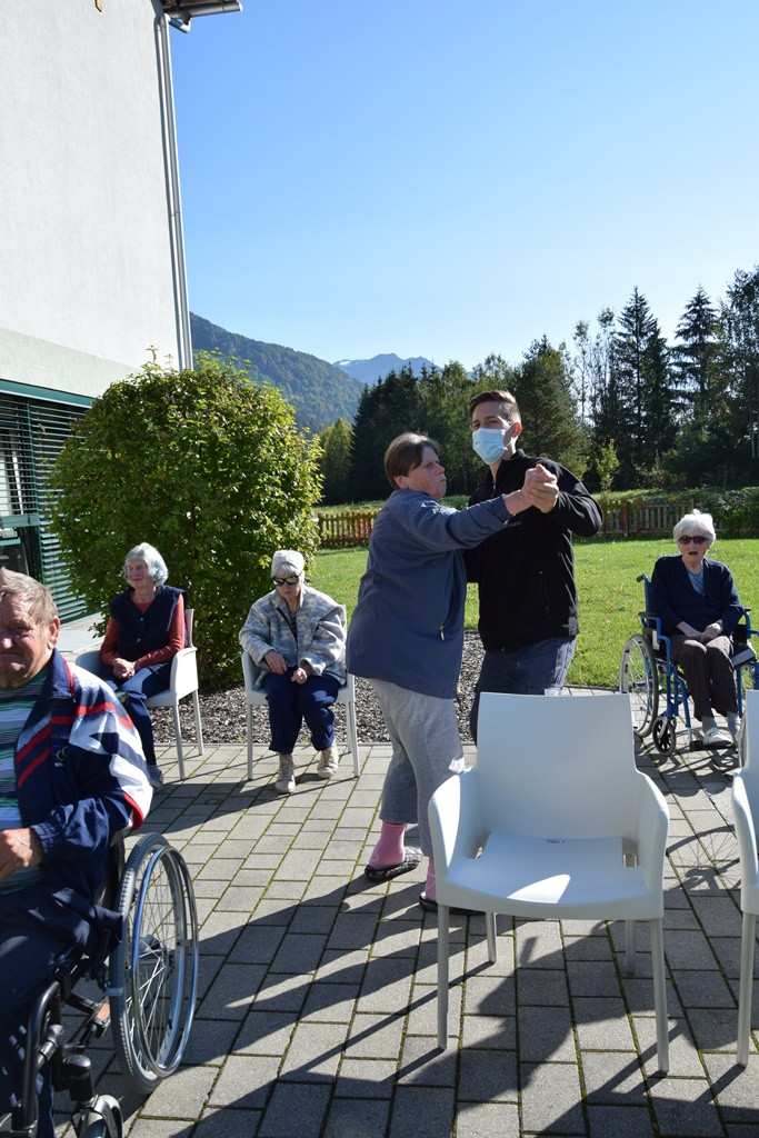 Mednarodni dan starejših v domu Viharnik