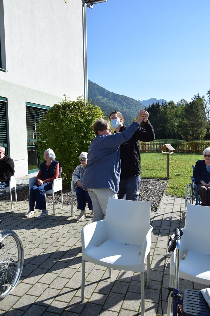 Mednarodni dan starejših v domu Viharnik