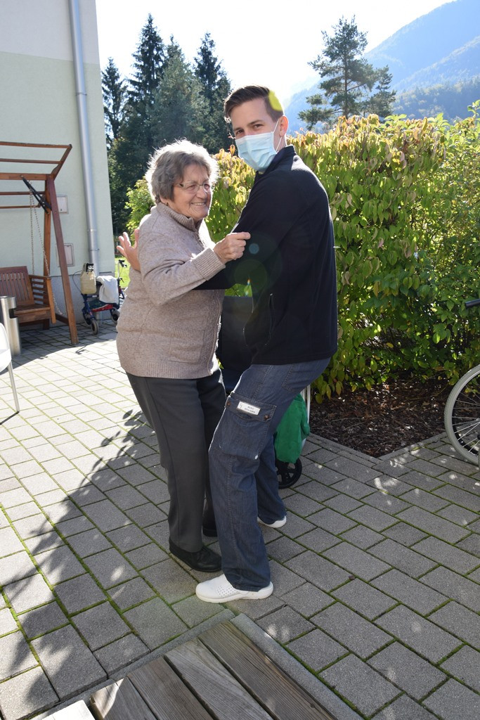 Mednarodni dan starejših v domu Viharnik