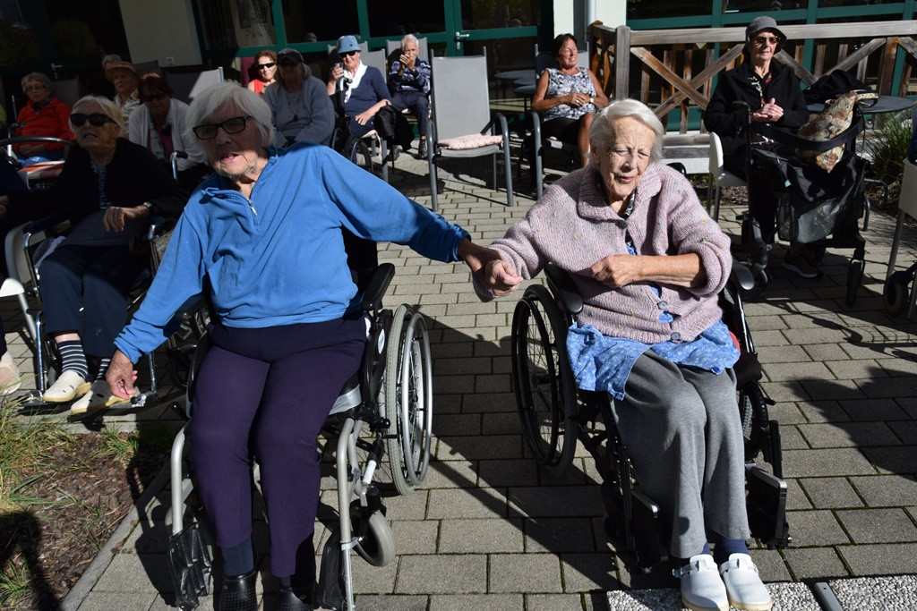 Mednarodni dan starejših v domu Viharnik